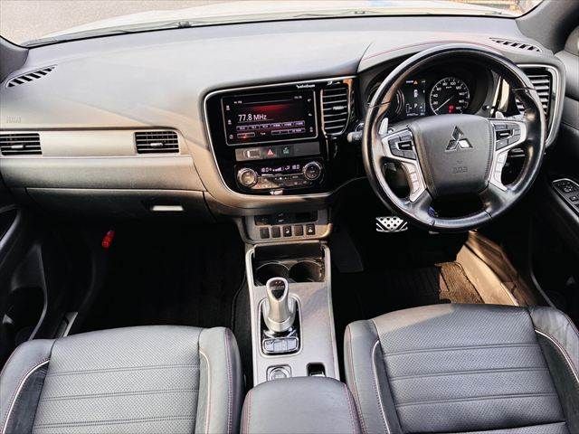 MITSUBISHI OUTLANDER PHEV 2017 Image 31