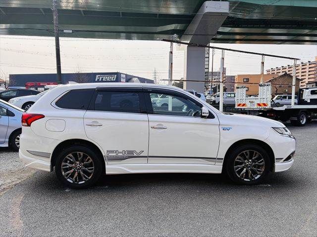 MITSUBISHI OUTLANDER PHEV 2017 Image 31
