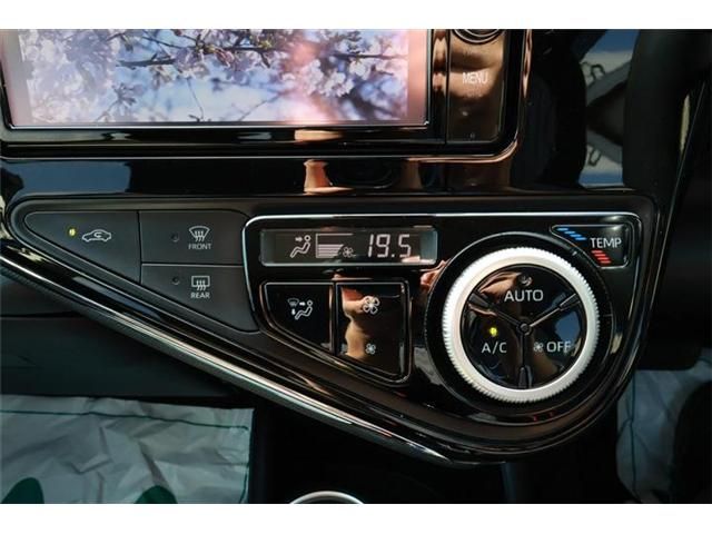 TOYOTA AQUA 2017 Image 31