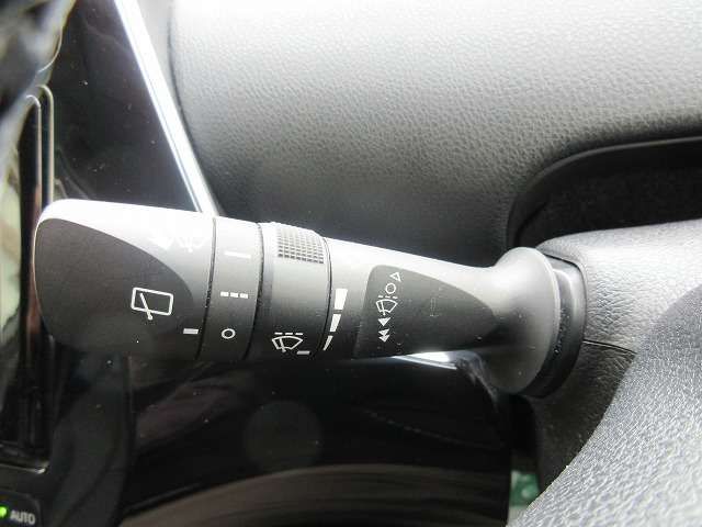 TOYOTA PRIUS 2018 Image 31