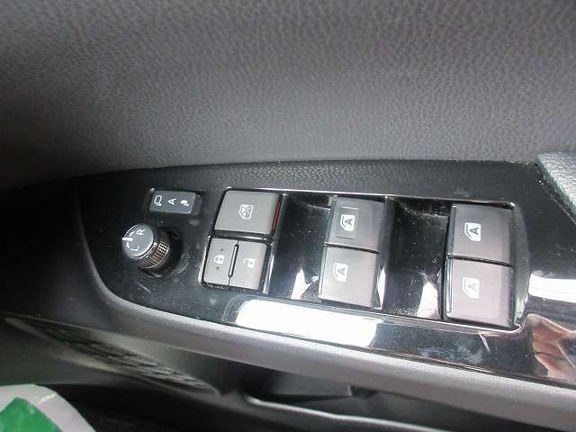 TOYOTA PRIUS 2018 Image 31