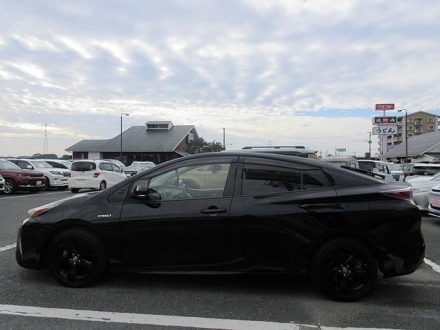 TOYOTA PRIUS 2018 Image 31