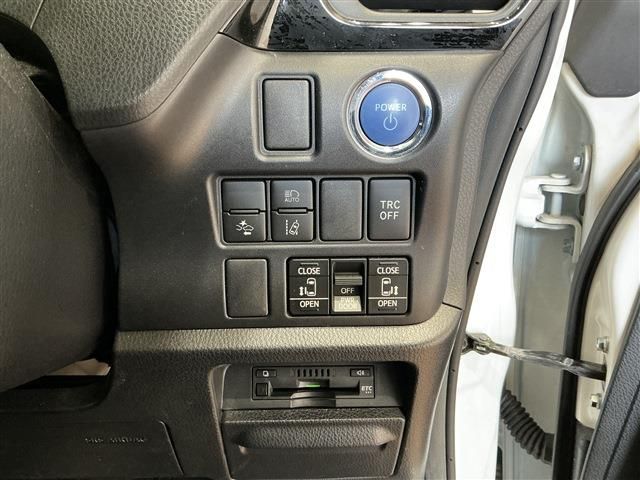 TOYOTA NOAH HYBRID 2019 Image 31