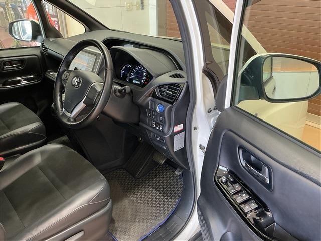 TOYOTA NOAH HYBRID 2019 Image 31