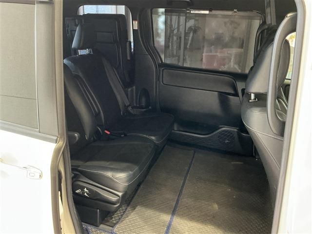 TOYOTA NOAH HYBRID 2019 Image 31