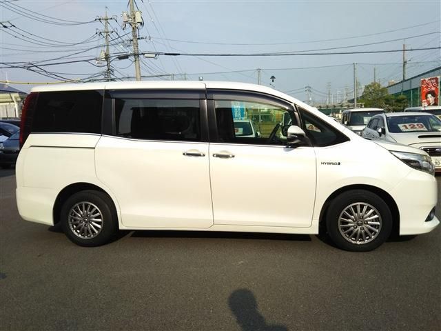 TOYOTA ESQUIRE HYBRID 2015 Image 31