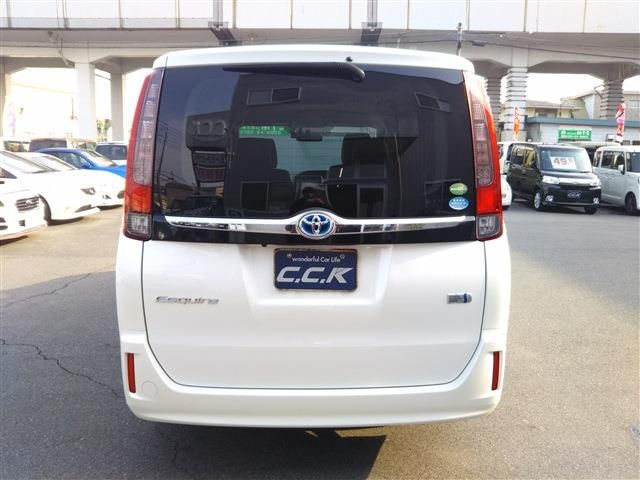 TOYOTA ESQUIRE HYBRID 2015 Image 31