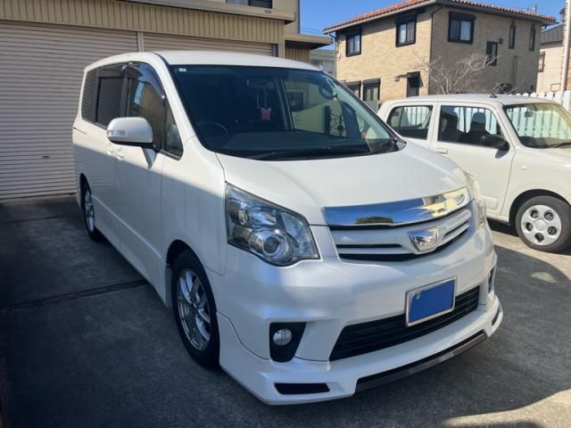 TOYOTA NOAH 2013 Image 31