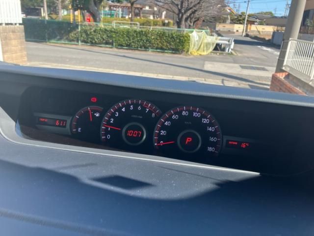 TOYOTA NOAH 2013 Image 31