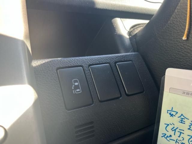 TOYOTA NOAH 2013 Image 31