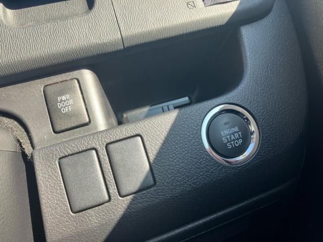 TOYOTA NOAH 2013 Image 31