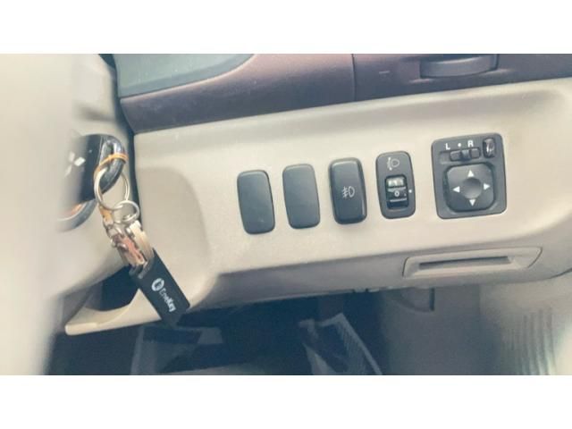 MITSUBISHI GRANDIS 2003 Image 31