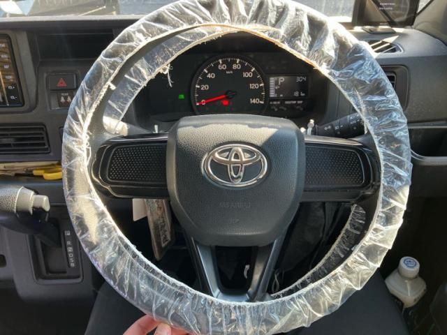 TOYOTA PIXIS VAN 4WD 2022 Image 31