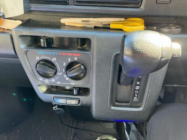 TOYOTA PIXIS VAN 4WD 2022 Image 31