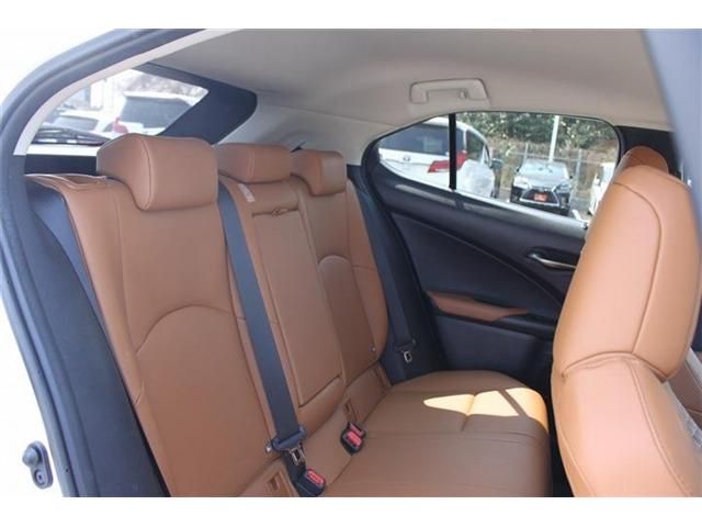 TOYOTA LEXUS UX200 2019 Image 31