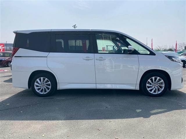 TOYOTA NOAH 2023 Image 31