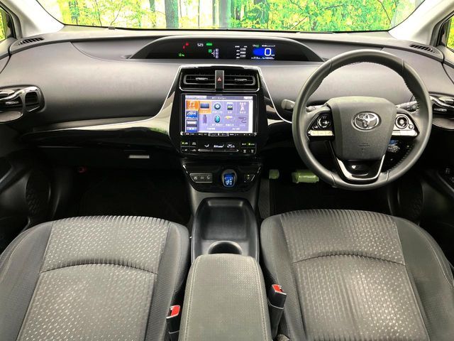 TOYOTA PRIUS 2017 Image 31