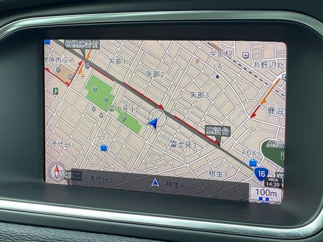 VOLVO V40 2018 Image 31