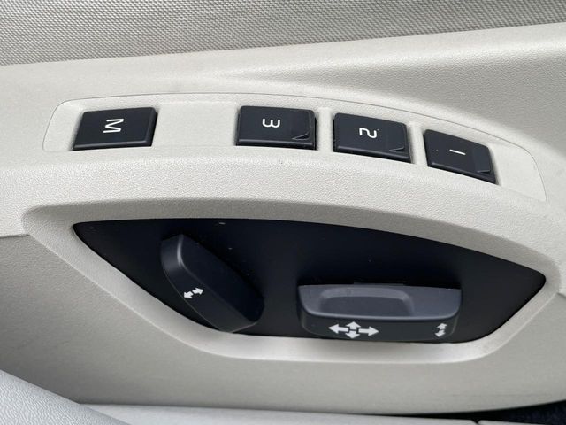 VOLVO V40 2018 Image 31