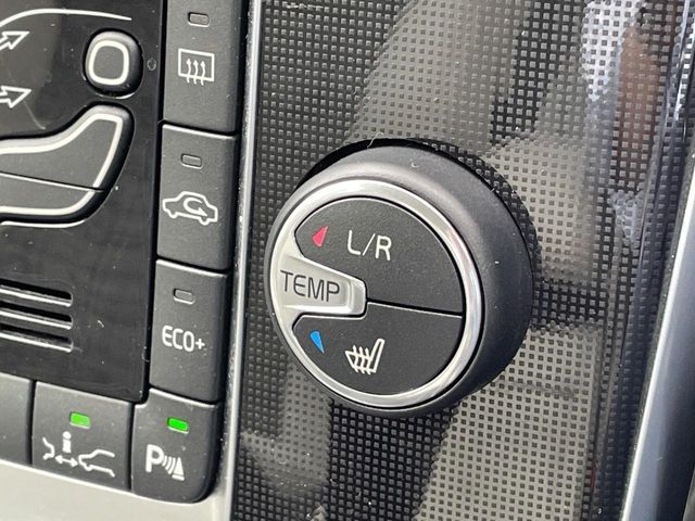 VOLVO V40 2018 Image 31