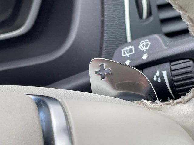 VOLVO V40 2018 Image 31