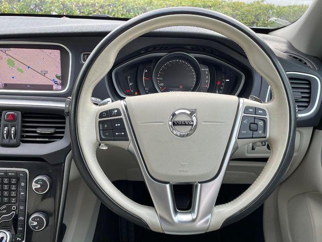 VOLVO V40 2018 Image 31