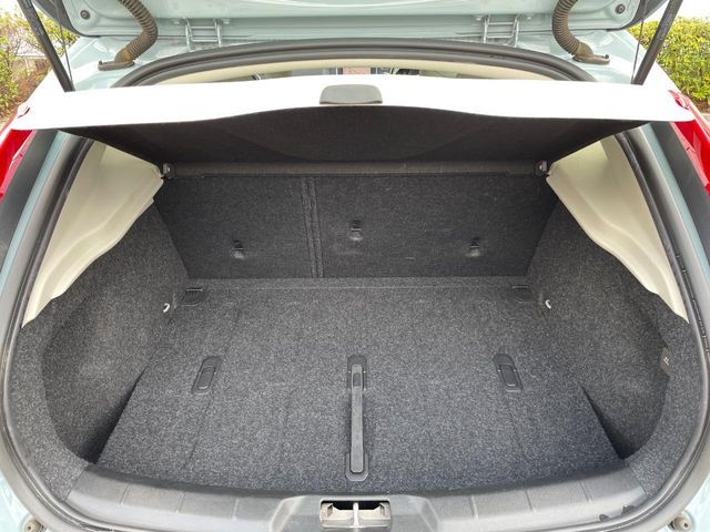 VOLVO V40 2018 Image 31