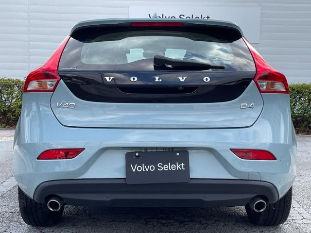 VOLVO V40 2018 Image 31
