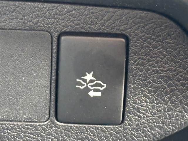 TOYOTA VITZ 2018 Image 31