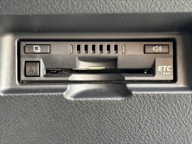 TOYOTA VITZ 2018 Image 31