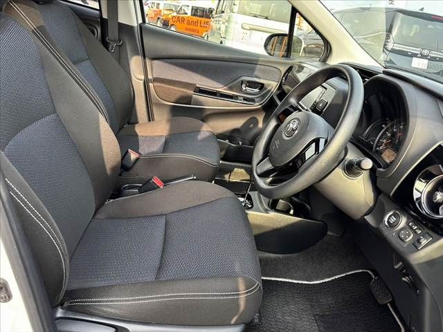 TOYOTA VITZ 2018 Image 31