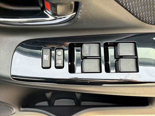 TOYOTA VITZ 2018 Image 31