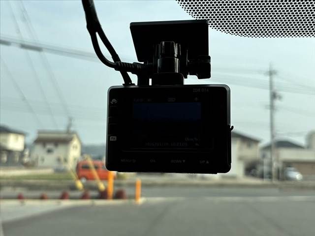 TOYOTA VITZ 2018 Image 31