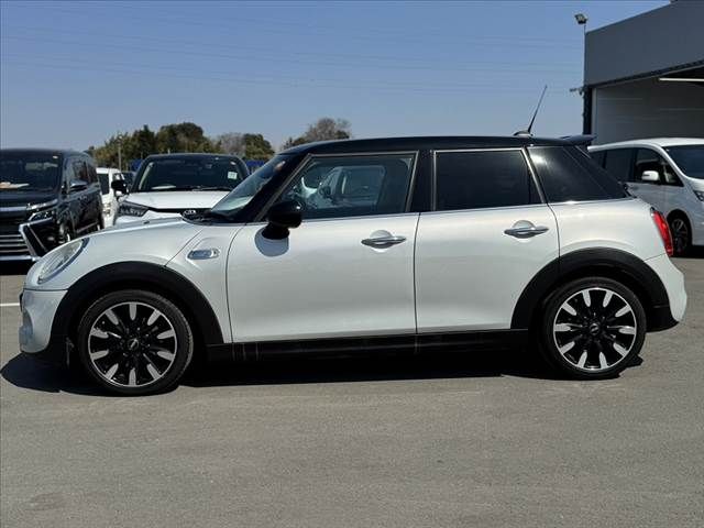 BMW MINI COOPER S 5D 2015 Image 31