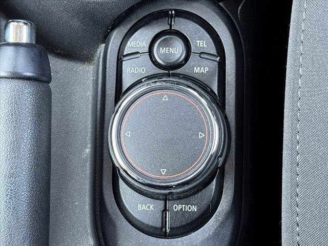 BMW MINI COOPER S 5D 2015 Image 31