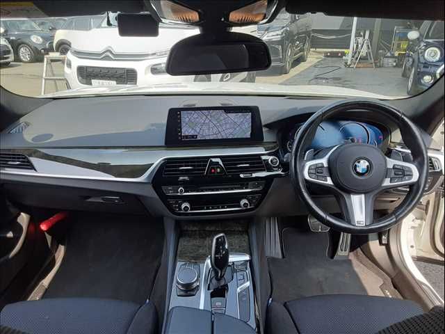 BMW 5SERIES SEDAN 2018 Image 31
