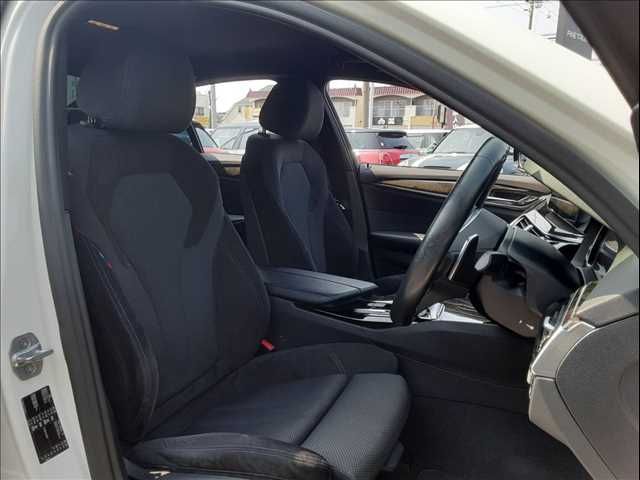 BMW 5SERIES SEDAN 2018 Image 31