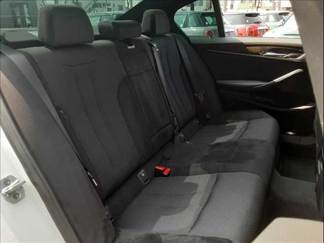 BMW 5SERIES SEDAN 2018 Image 31