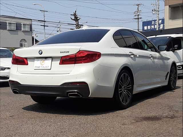 BMW 5SERIES SEDAN 2018 Image 31