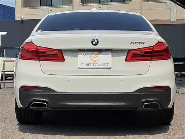 BMW 5SERIES SEDAN 2018 Image 31