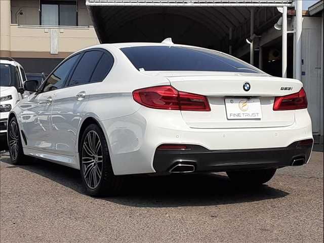 BMW 5SERIES SEDAN 2018 Image 31