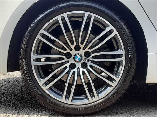BMW 5SERIES SEDAN 2018 Image 31