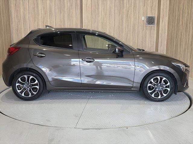 MAZDA DEMIO 2017 Image 31