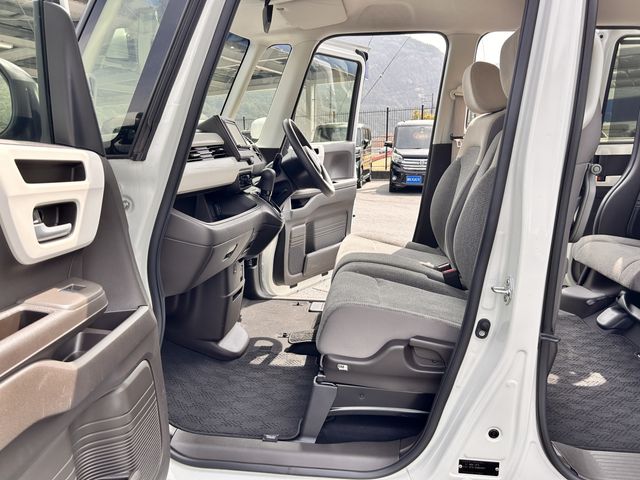 HONDA N BOX 2021 Image 31