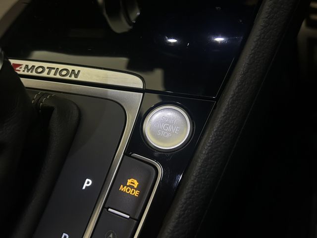 VOLKSWAGEN GOLF R 2015 Image 31