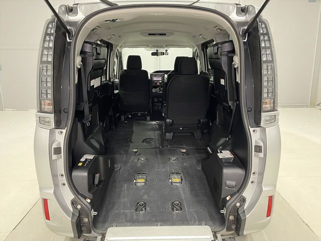 TOYOTA VOXY 2015 Image 31