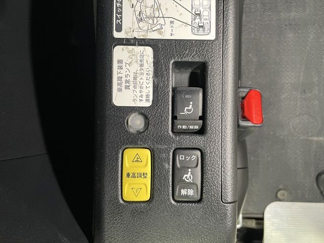 TOYOTA VOXY 2015 Image 31