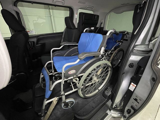 TOYOTA VOXY 2015 Image 31