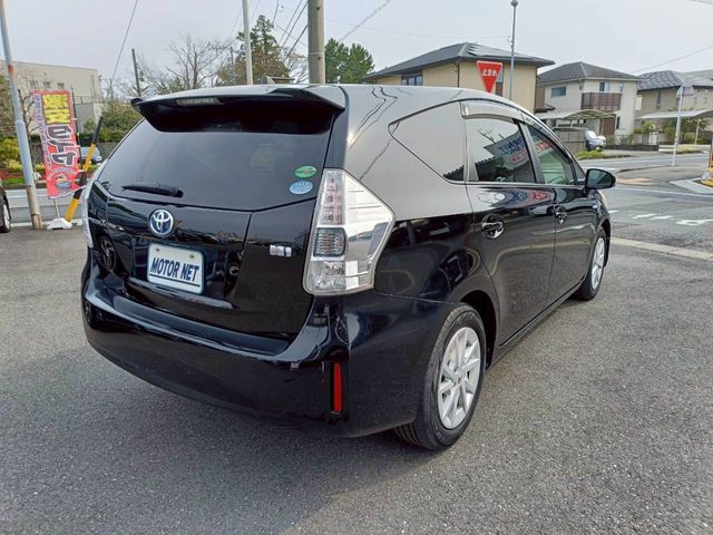 TOYOTA PRIUS ALPHA 2013 Image 31