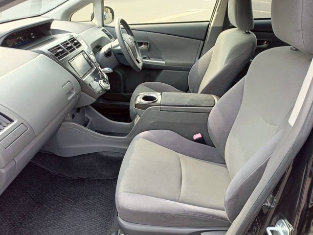 TOYOTA PRIUS ALPHA 2013 Image 31